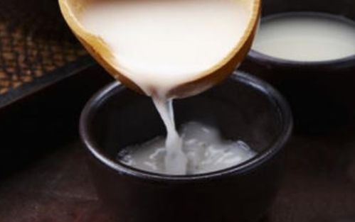 炒菜时米酒能用料酒代替吗？一文讲透两者区别与替代技巧